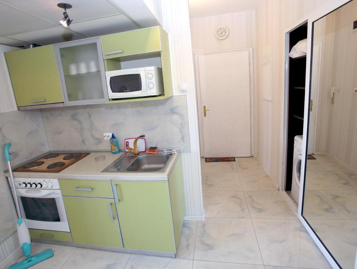 Colored House Apartemen